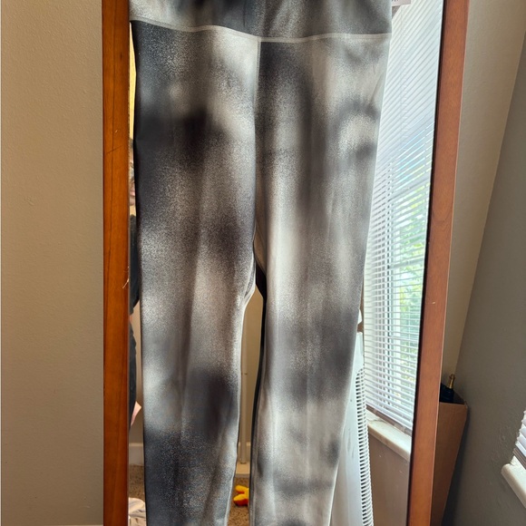 Nike One Women's Size Medium Leggings Printed High-Rise Training FQ6260-010 NEW - Picture 6 of 10